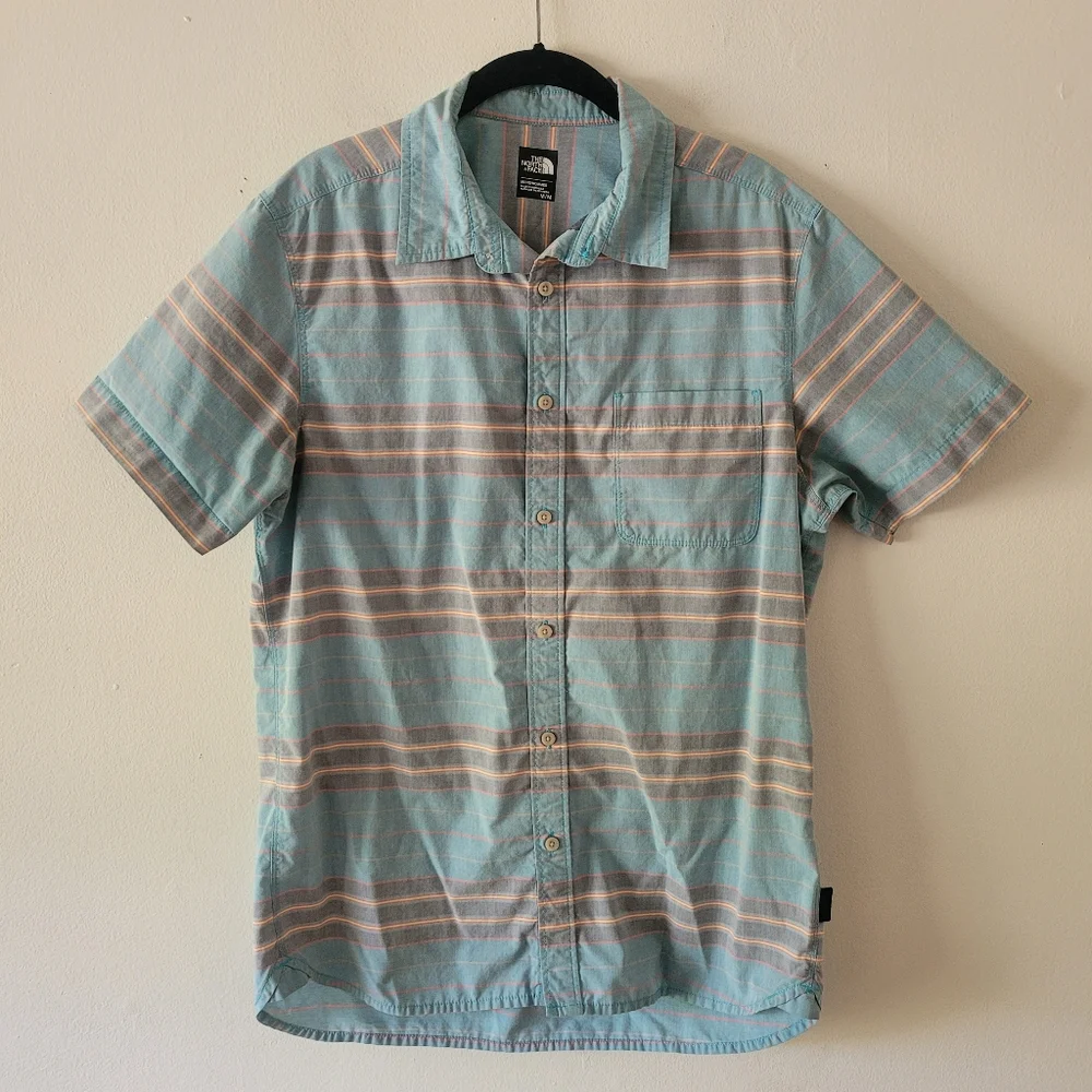 The North Face Chambray Pursuit Men's Medium‎ Short Sleeve Button Up Shirt Blue